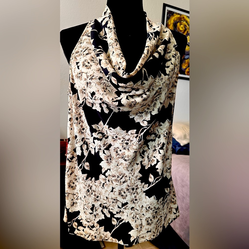 Sleeveless Blouse with draped collar, 12